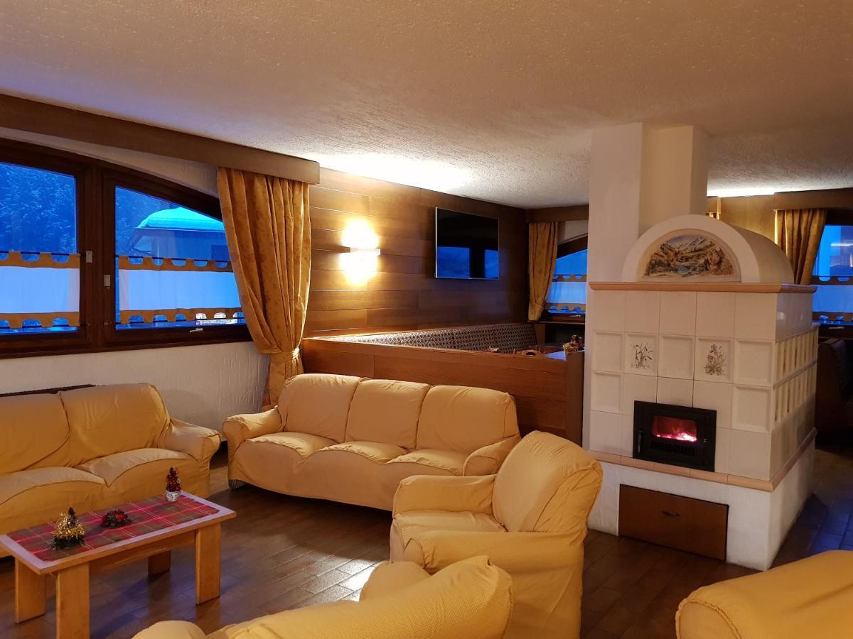 Hotel Alle Tre Baite Santa Caterina Valfurva Kültér fotó