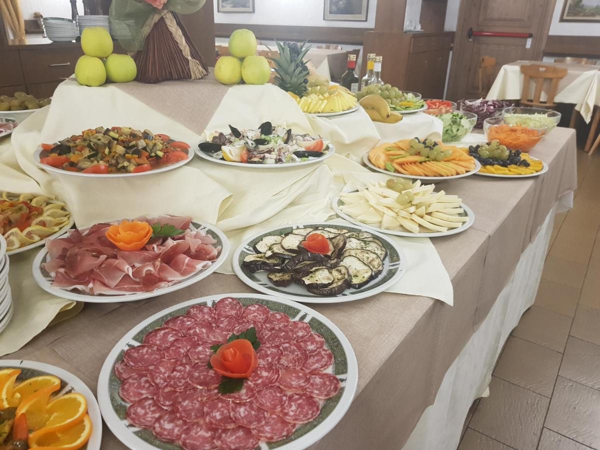 Hotel Alle Tre Baite Santa Caterina Valfurva Kültér fotó