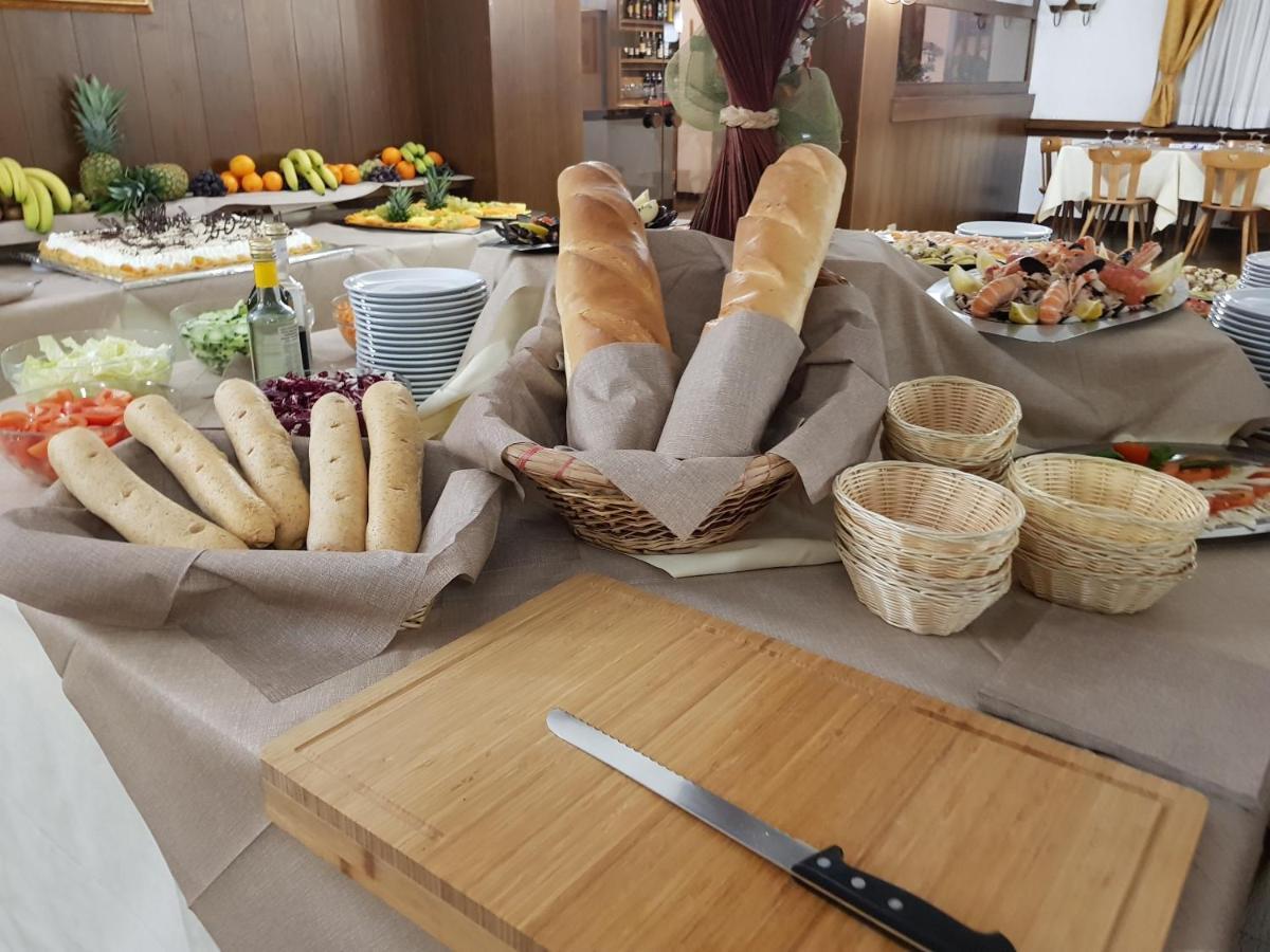 Hotel Alle Tre Baite Santa Caterina Valfurva Kültér fotó